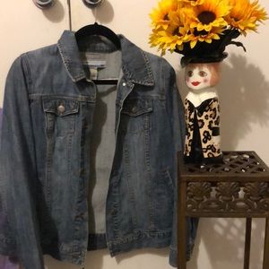 Old navy denim jacket. The label says Old Navy maternity size M